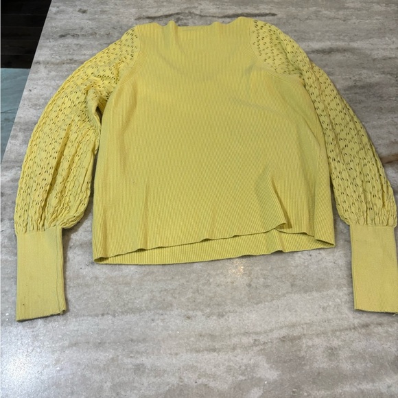 Sioni Women's V-Neck Sweater in Yellow - Picture 6 of 6